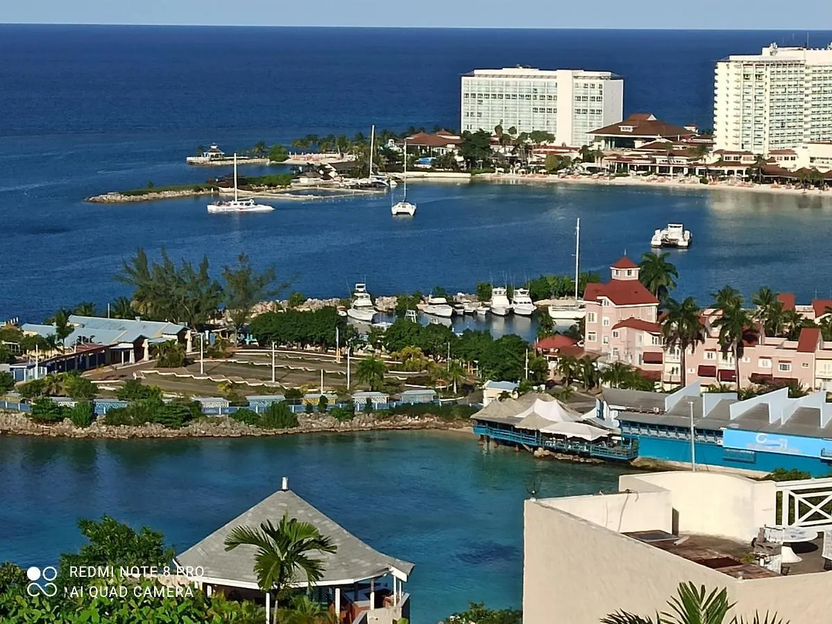 Columbus Heights Apt 26 F Ocho Rios