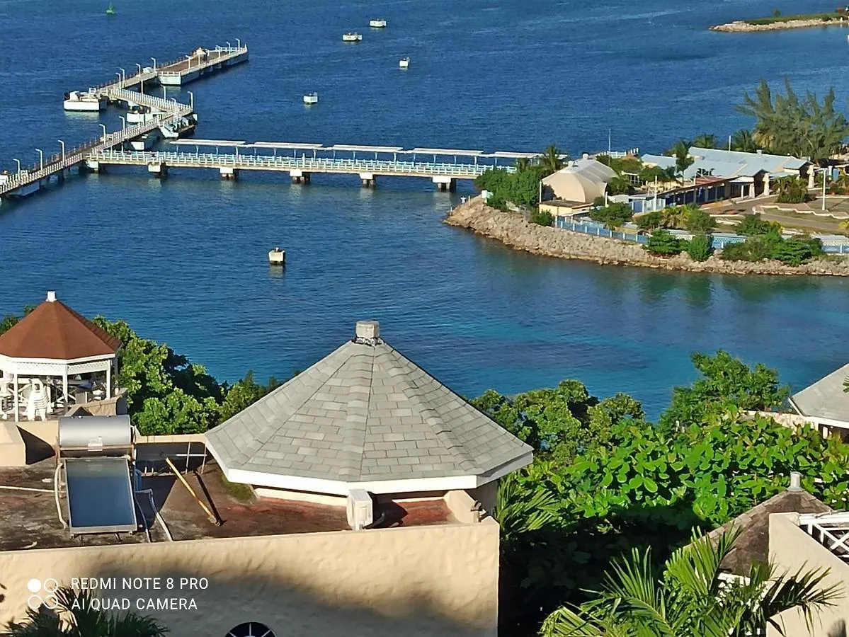 Columbus Heights Apt 26 F Ocho Rios Apartment